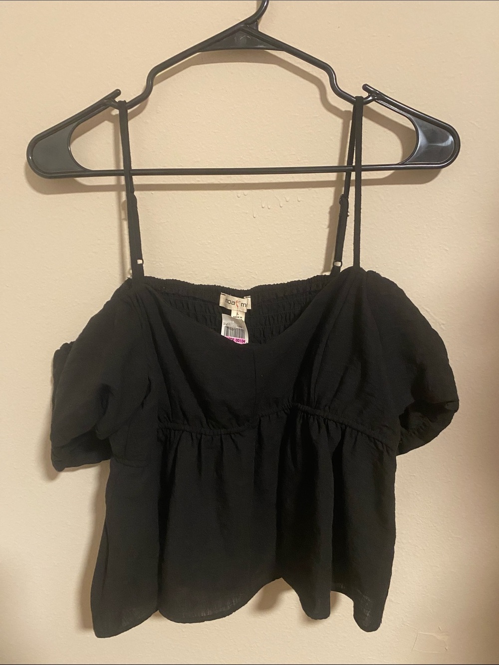 Flowy cold shoulder crop